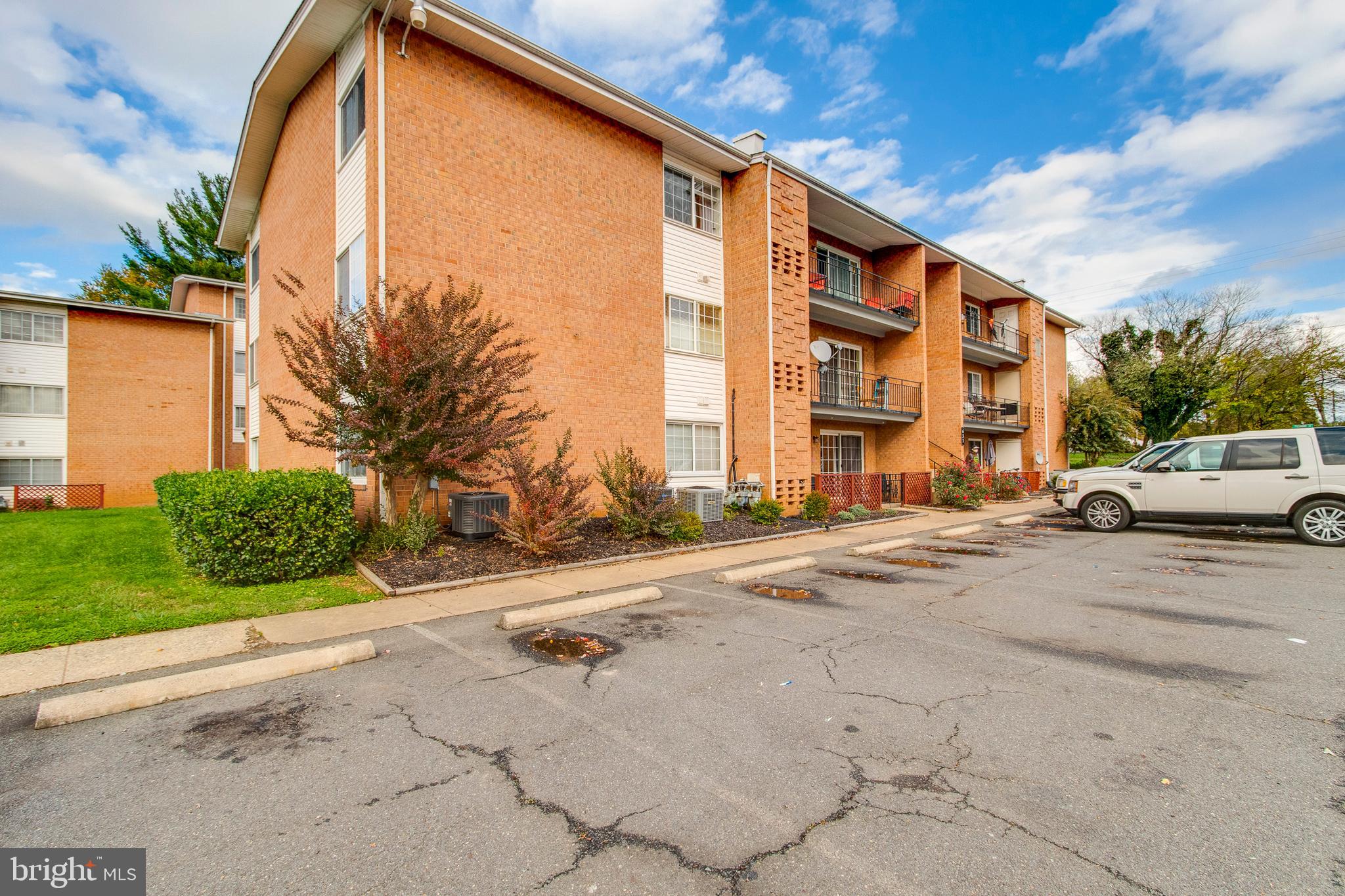 631 Waterloo Road, Unit 131 Warrenton, VA 20186 - Photo 2 of 23 Top Level Condo with Large Balcony