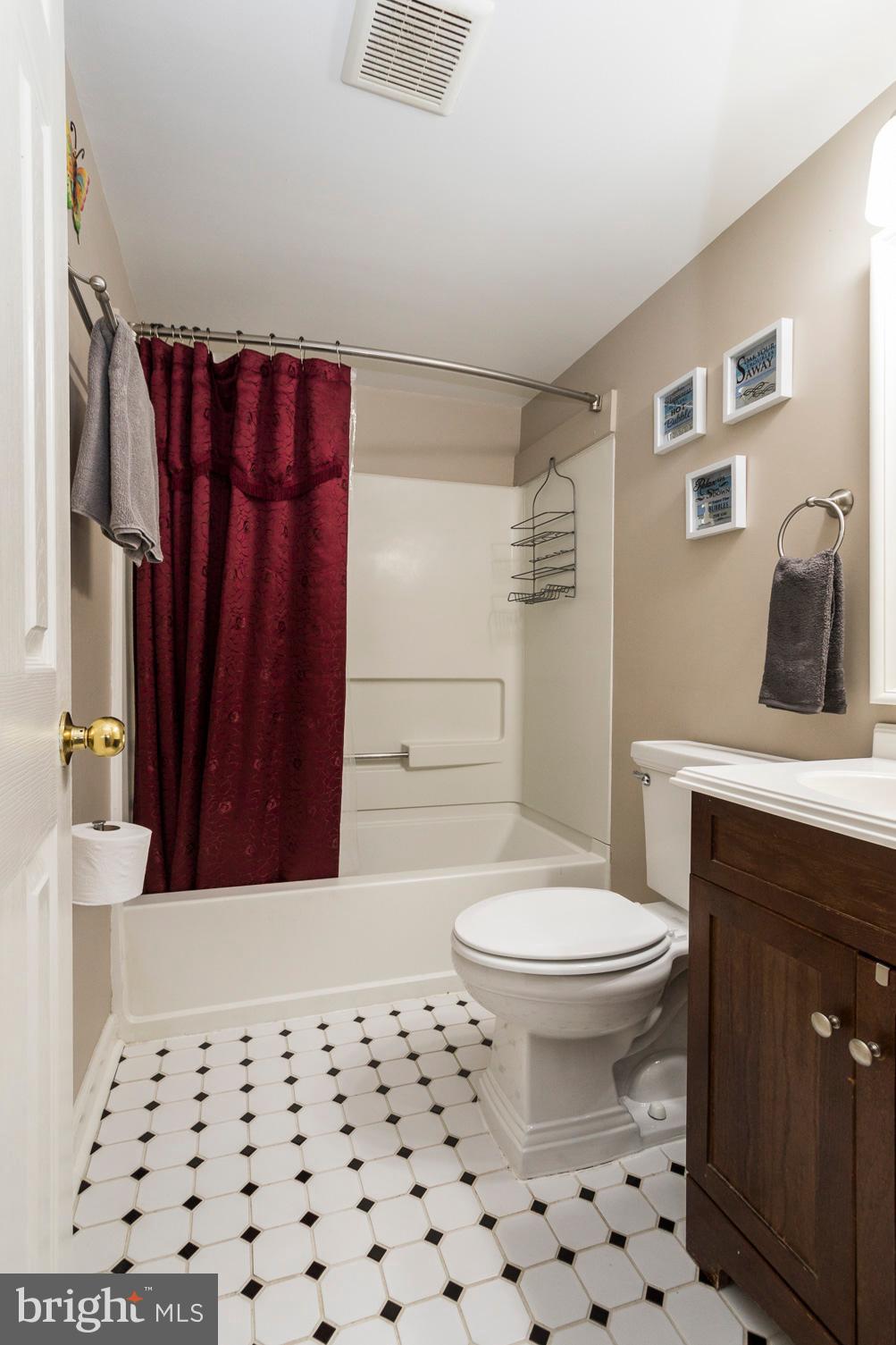 631 Waterloo Road, Unit 131 Warrenton, VA 20186 - Photo 18 of 23 Updated Bath with Shower/Tub