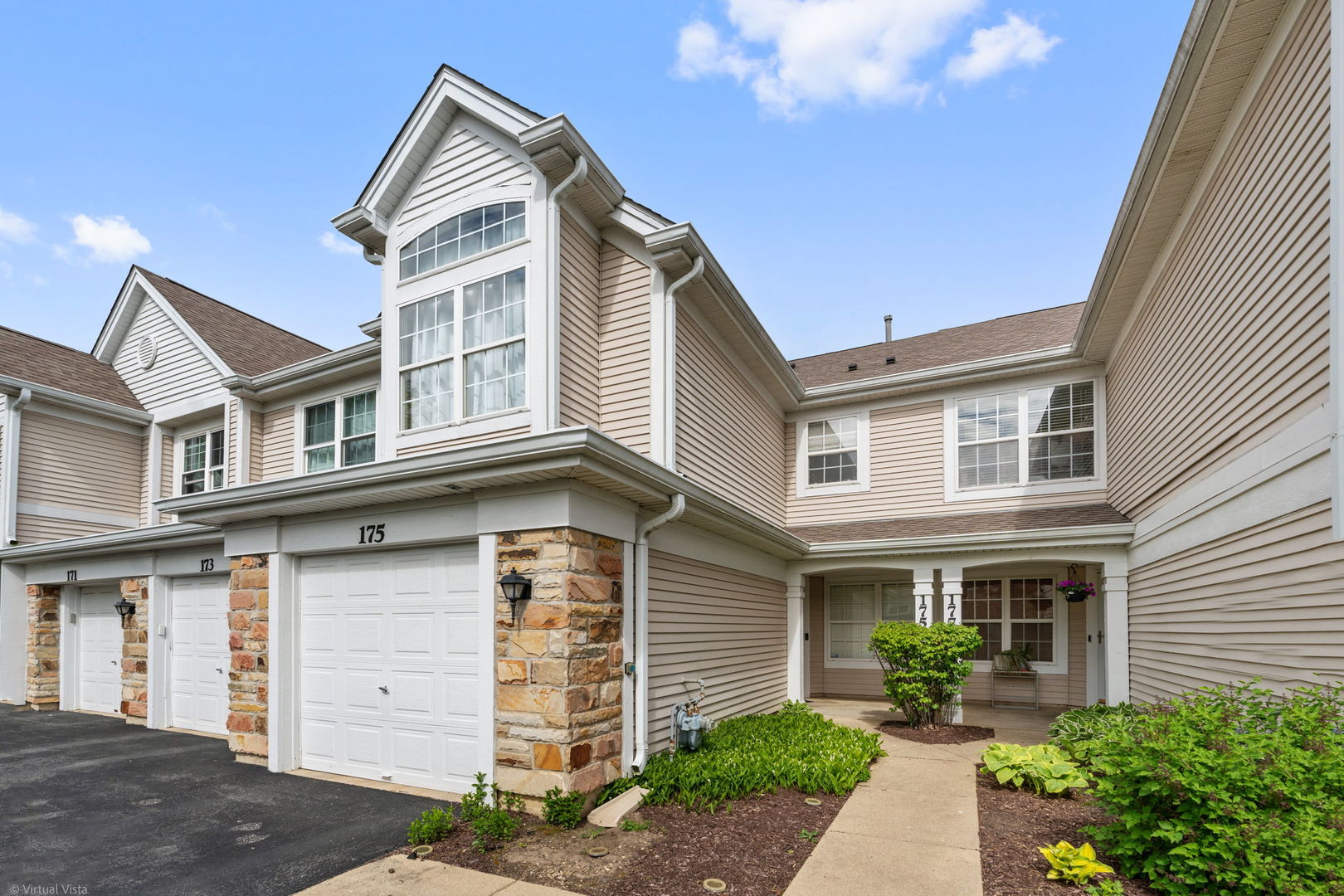 175 Fairfield Lane Carol Stream, IL 60188 - Photo 2 of 25