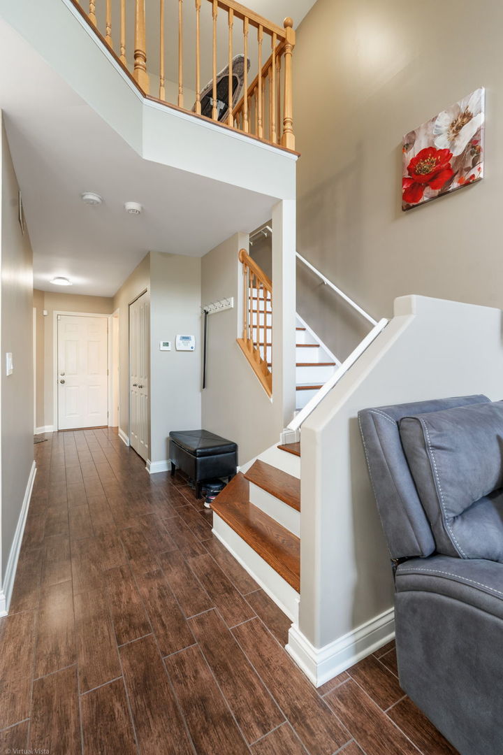 175 Fairfield Lane Carol Stream, IL 60188 - Photo 3 of 25