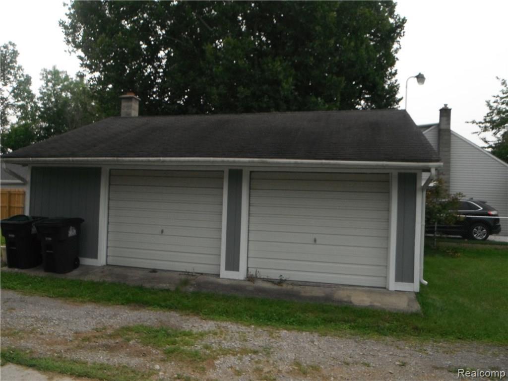 12111 Inkster Road Taylor, MI 48180 - Photo 2 of 31