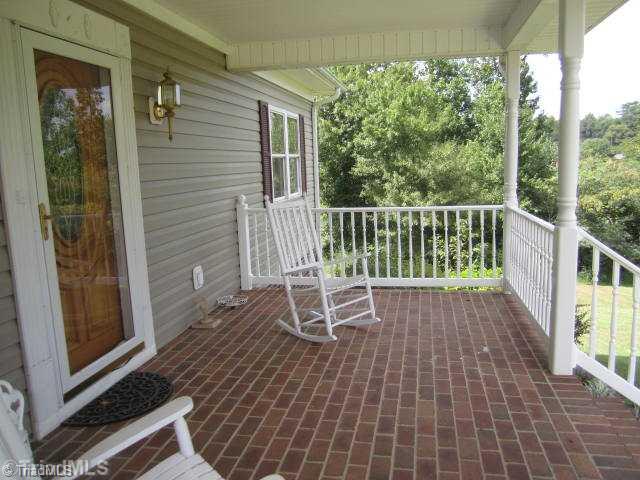 4927 Cartner Road Jonesville, NC 28642 - Photo 2 of 16 Entry.
