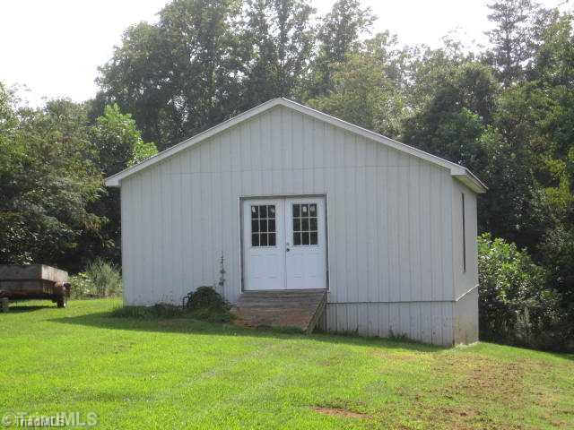 4927 Cartner Road Jonesville, NC 28642 - Photo 13 of 16 Outbuilding.