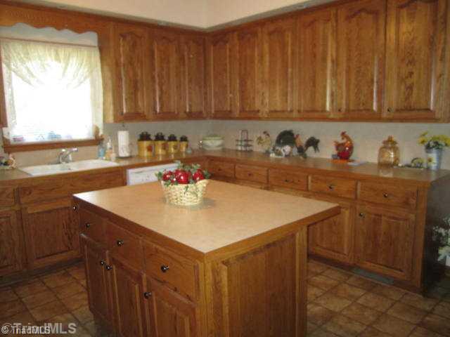 4927 Cartner Road Jonesville, NC 28642 - Photo 5 of 16 Kitchen.