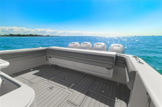 a view of sitting area with furniture