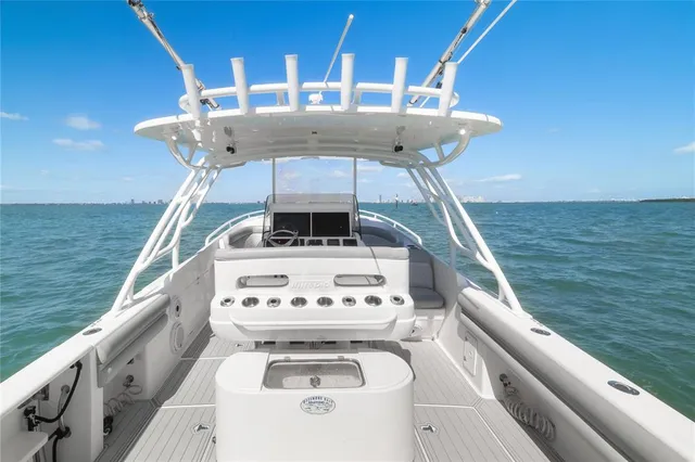 a view of entryway with garden