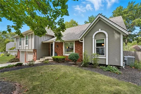 $510,000 | 9400 West 112th Street, Overland Park, KS 66210