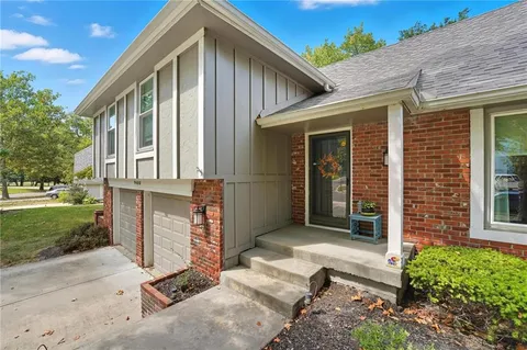 $510,000 | 9400 West 112th Street, Overland Park, KS 66210