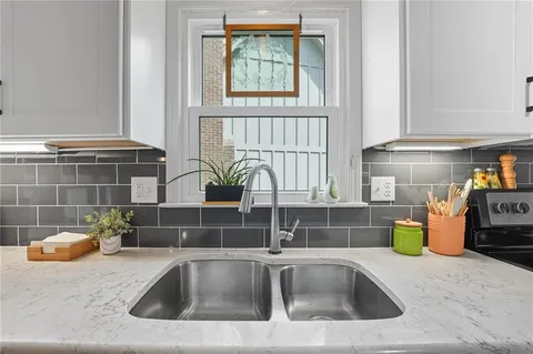 $510,000 | 9400 West 112th Street, Overland Park, KS 66210