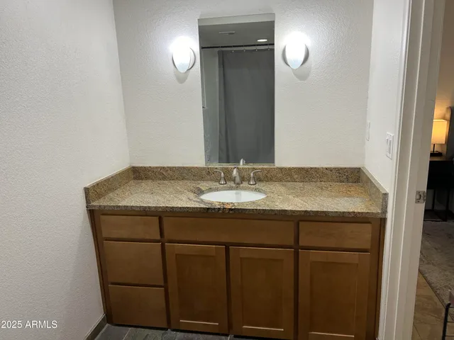 $2,000 | 4704 East Paradise Village Parkway North, Unit 129, Phoenix, AZ 85032