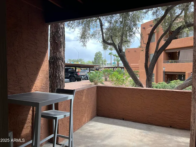 $2,000 | 4704 East Paradise Village Parkway North, Unit 129, Phoenix, AZ 85032