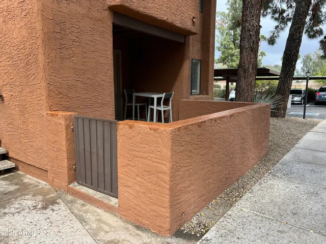 $2,000 | 4704 East Paradise Village Parkway North, Unit 129, Phoenix, AZ 85032