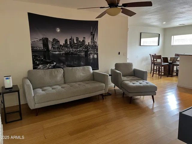 $2,000 | 4704 East Paradise Village Parkway North, Unit 129, Phoenix, AZ 85032