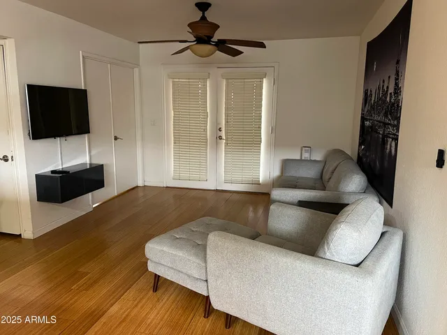 $2,000 | 4704 East Paradise Village Parkway North, Unit 129, Phoenix, AZ 85032