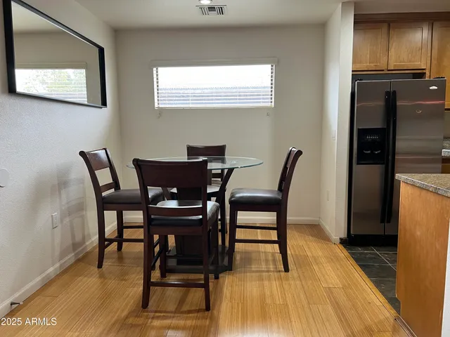 $2,000 | 4704 East Paradise Village Parkway North, Unit 129, Phoenix, AZ 85032