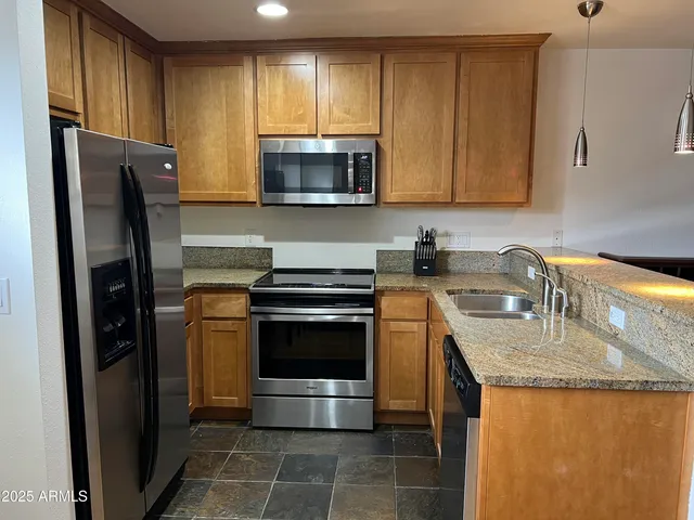 $2,000 | 4704 East Paradise Village Parkway North, Unit 129, Phoenix, AZ 85032