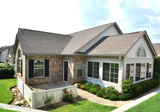 $295,000 | 8710 Parkview Oaks Circle, Olive Branch, MS 38654