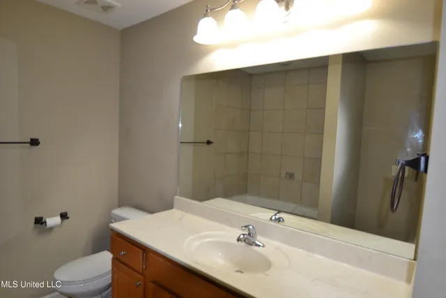 $275,000 | 8710 Parkview Oaks Circle, Olive Branch, MS 38654