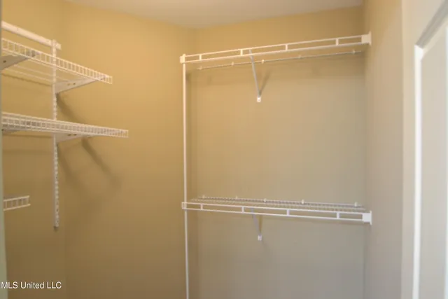 $275,000 | 8710 Parkview Oaks Circle, Olive Branch, MS 38654