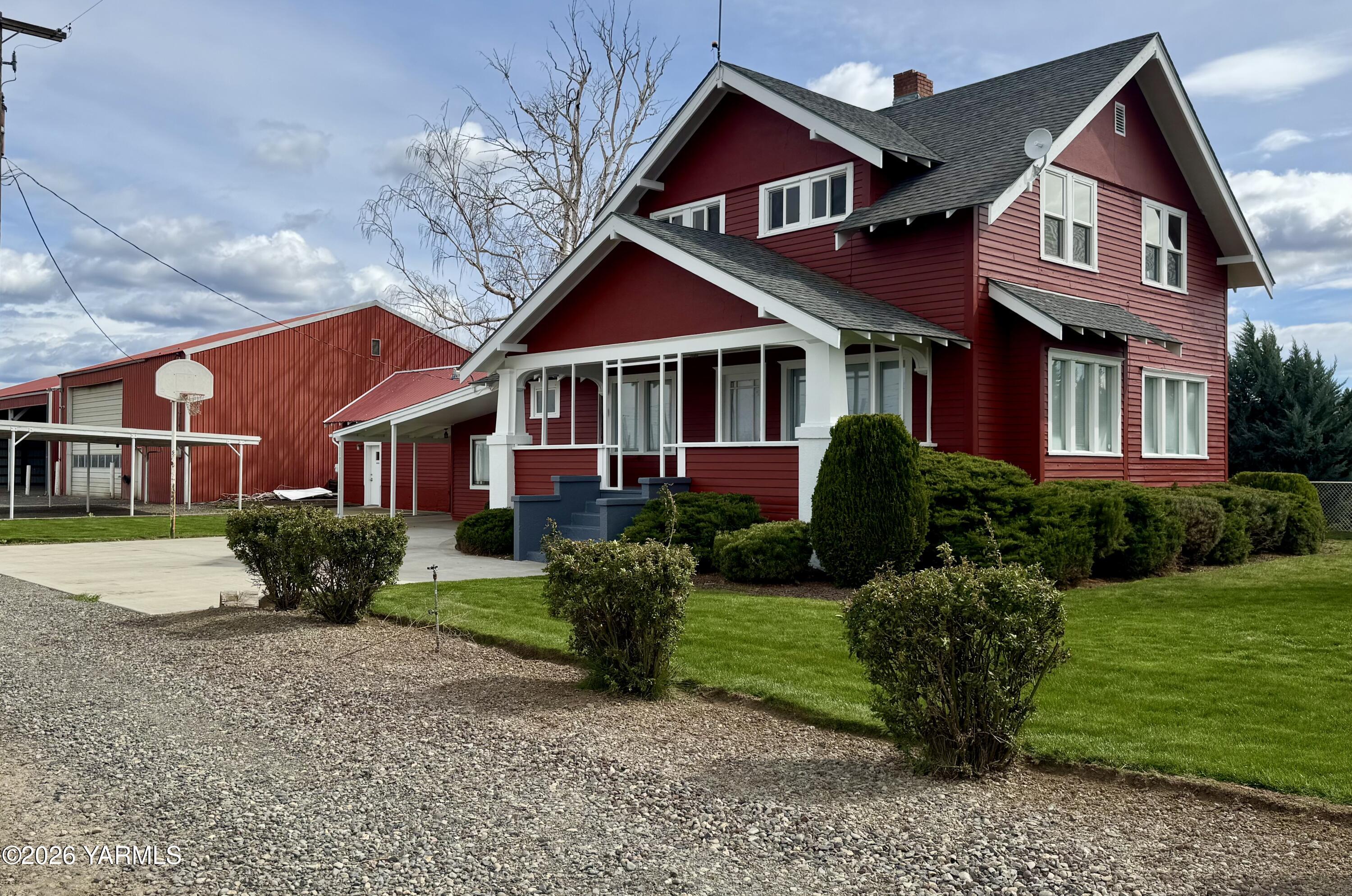 7801 Campbell Road, Unit 1 Toppenish, WA 98948 - Photo 1 of 46 a front view of a house with a yard