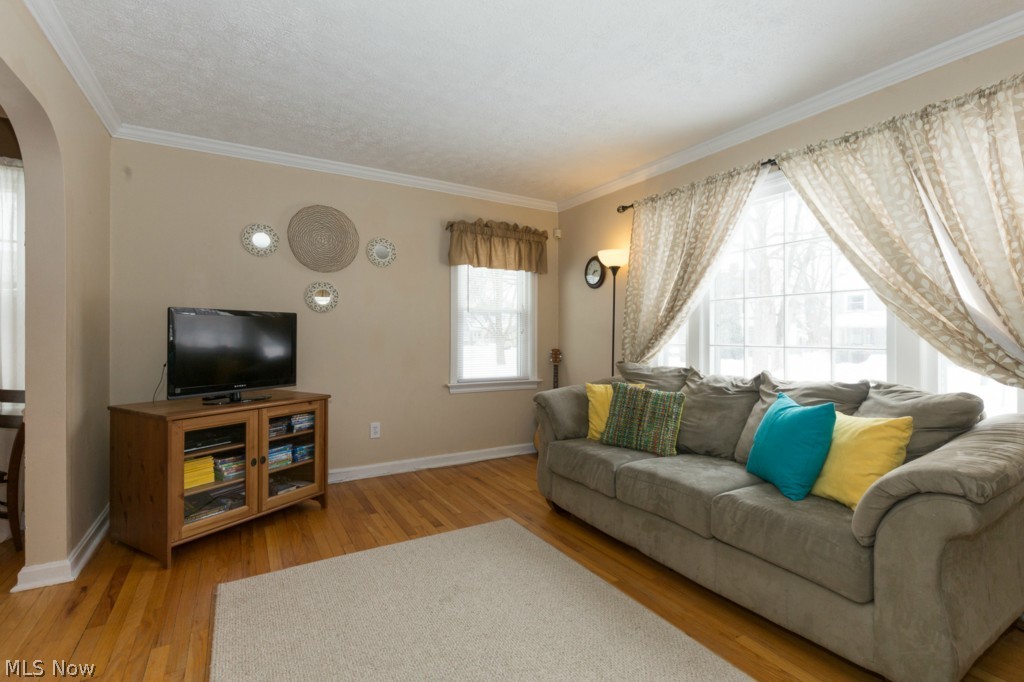 955 Rushleigh Road Cleveland Heights, OH 44121 - Photo 3 of 25