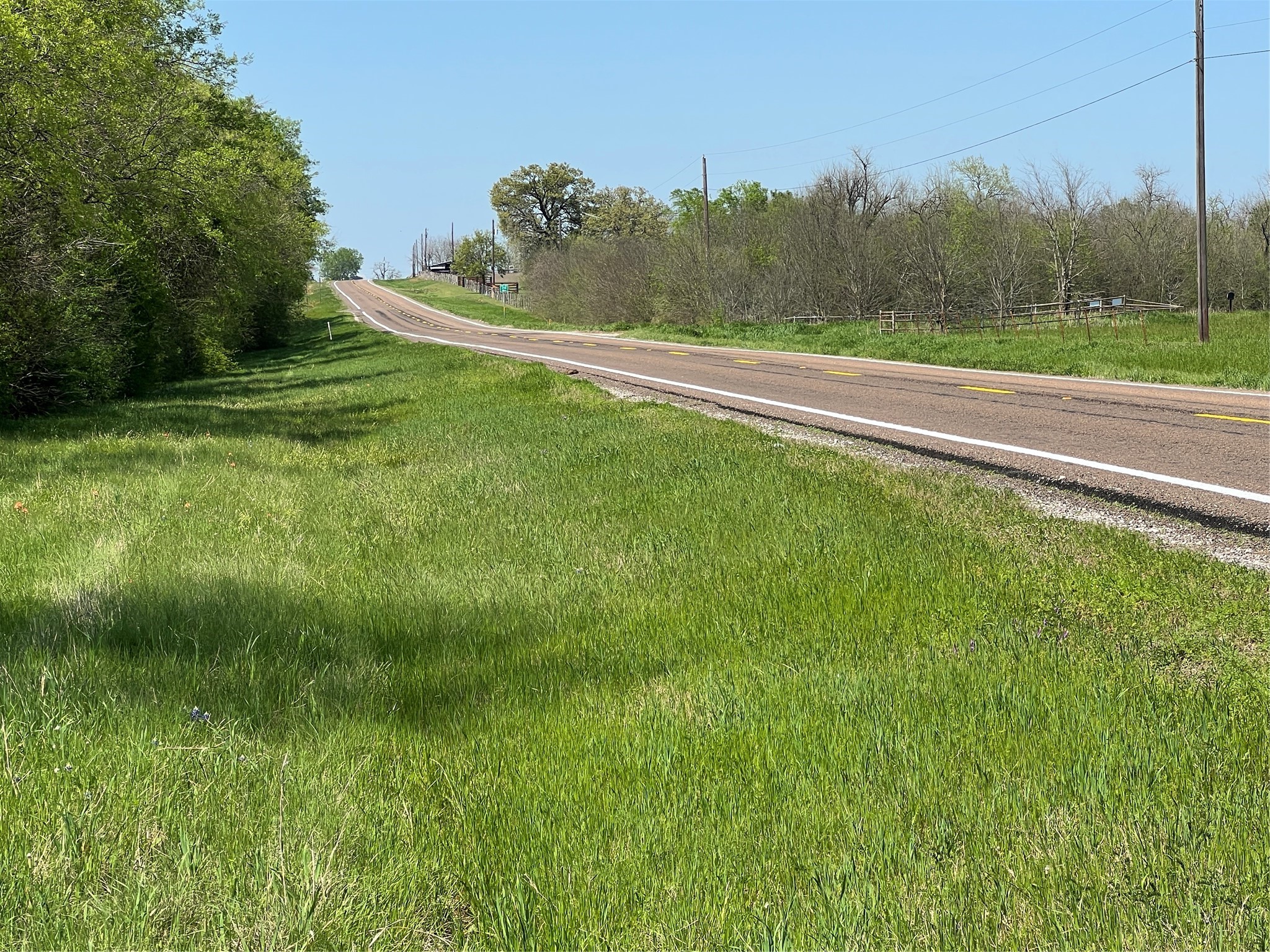 12 Cr 218 Road Anderson, TX 77830 - Photo 2 of 9 a view of a golf course with a lake
