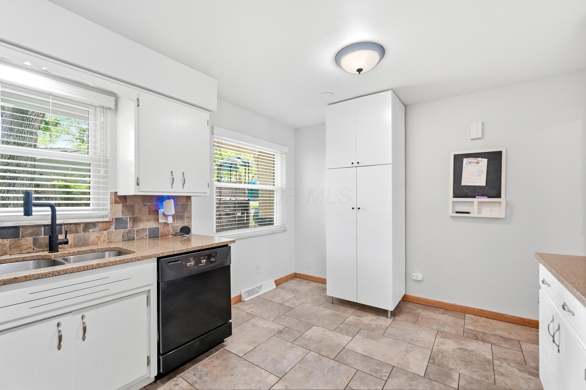 1381 Zollinger Road Columbus, OH 43221 - Photo 14 of 68 025