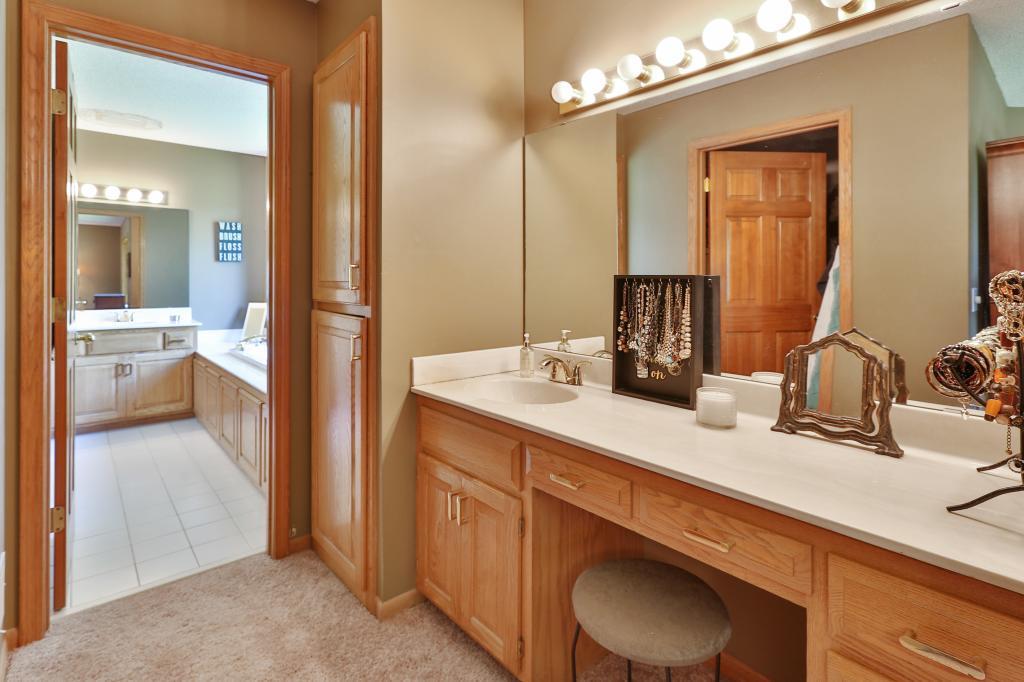 13048 Cardinal Creek Road Eden Prairie, MN 55346 - Photo 14 of 23 Gallery Image 14
