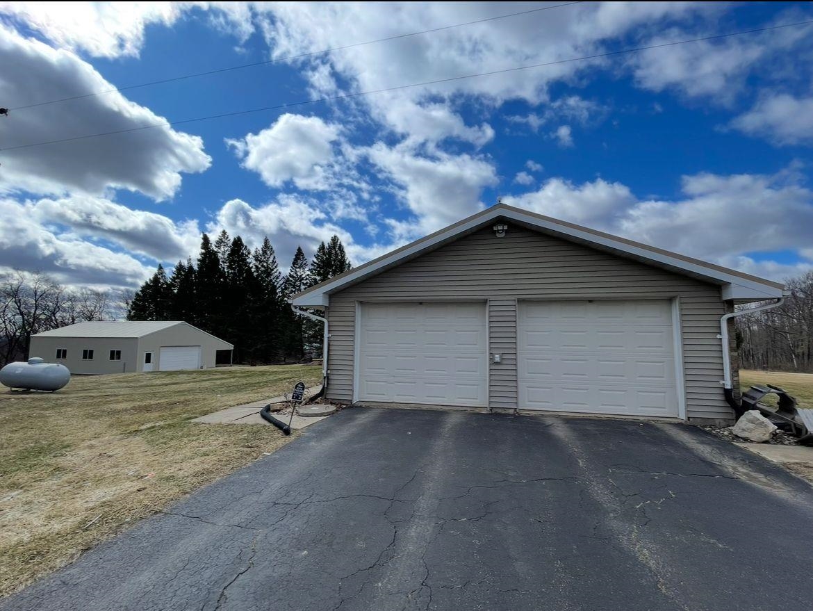 N2349 Overgaard Road Elroy, WI 53929 - Photo 6 of 36