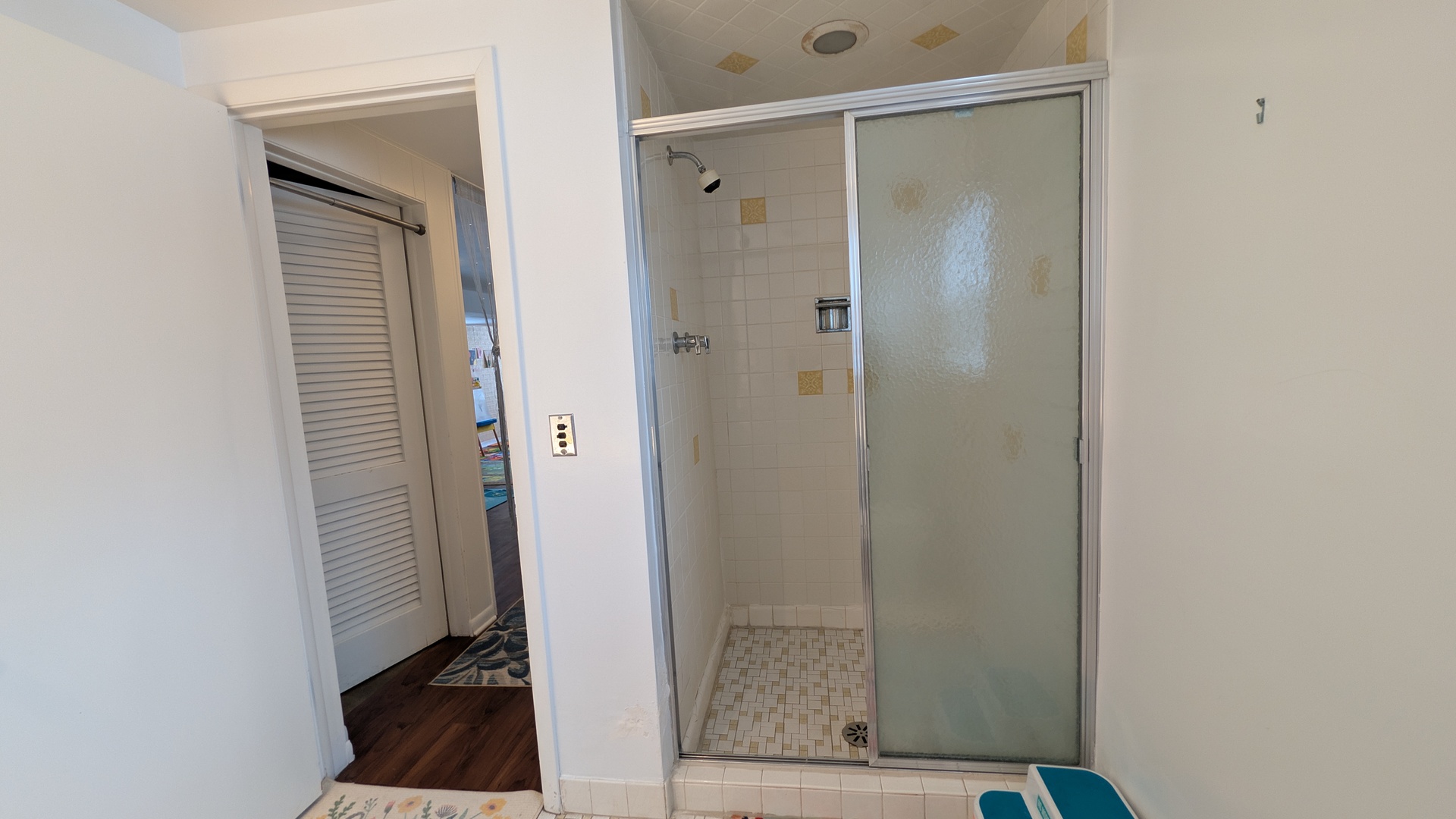 232 Kilpatrick Avenue Wilmette, IL 60091 - Photo 24 of 41 a bathroom with a glass door shower