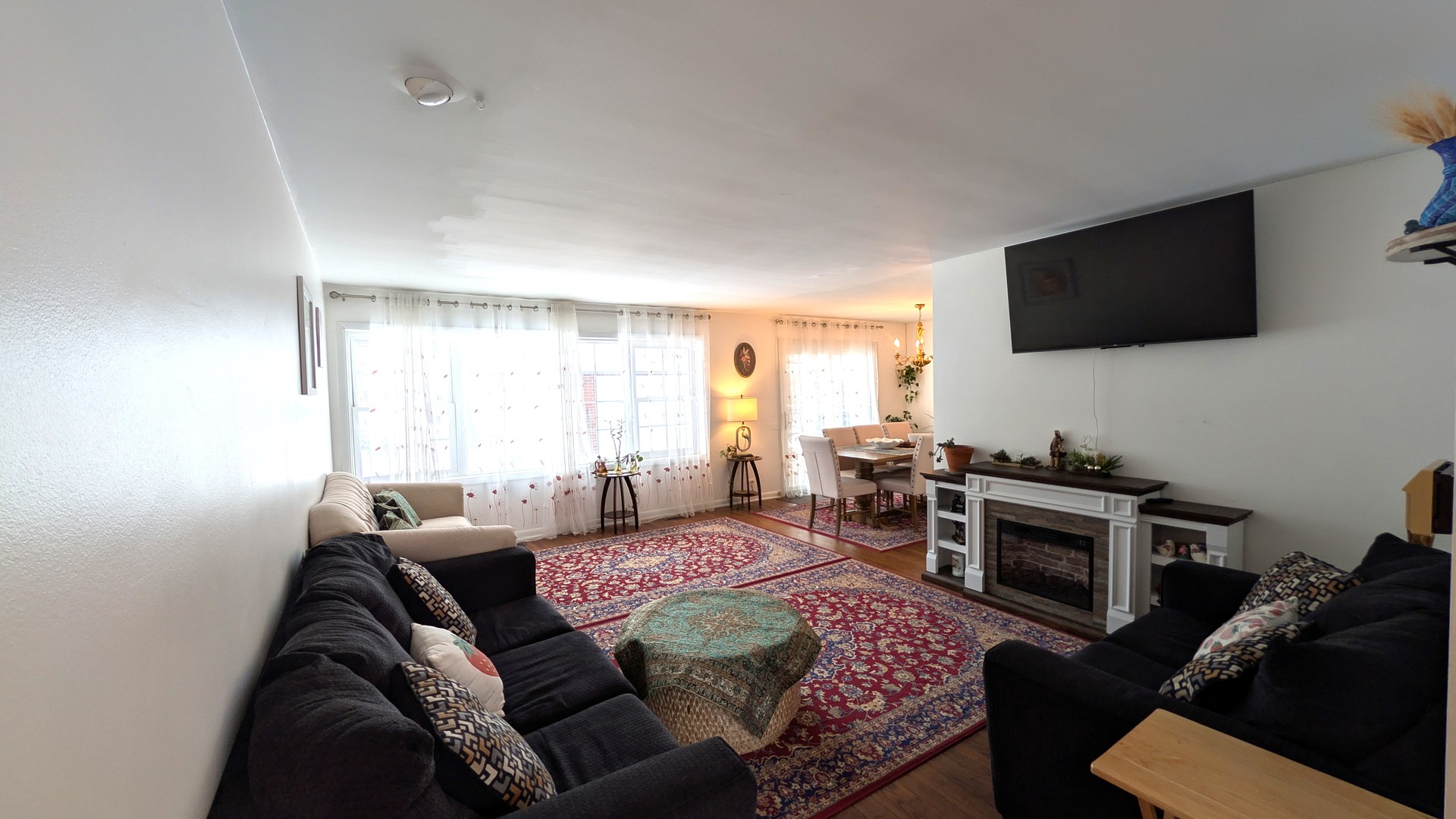 232 Kilpatrick Avenue Wilmette, IL 60091 - Photo 4 of 41 a living room with furniture a flat screen tv and a window