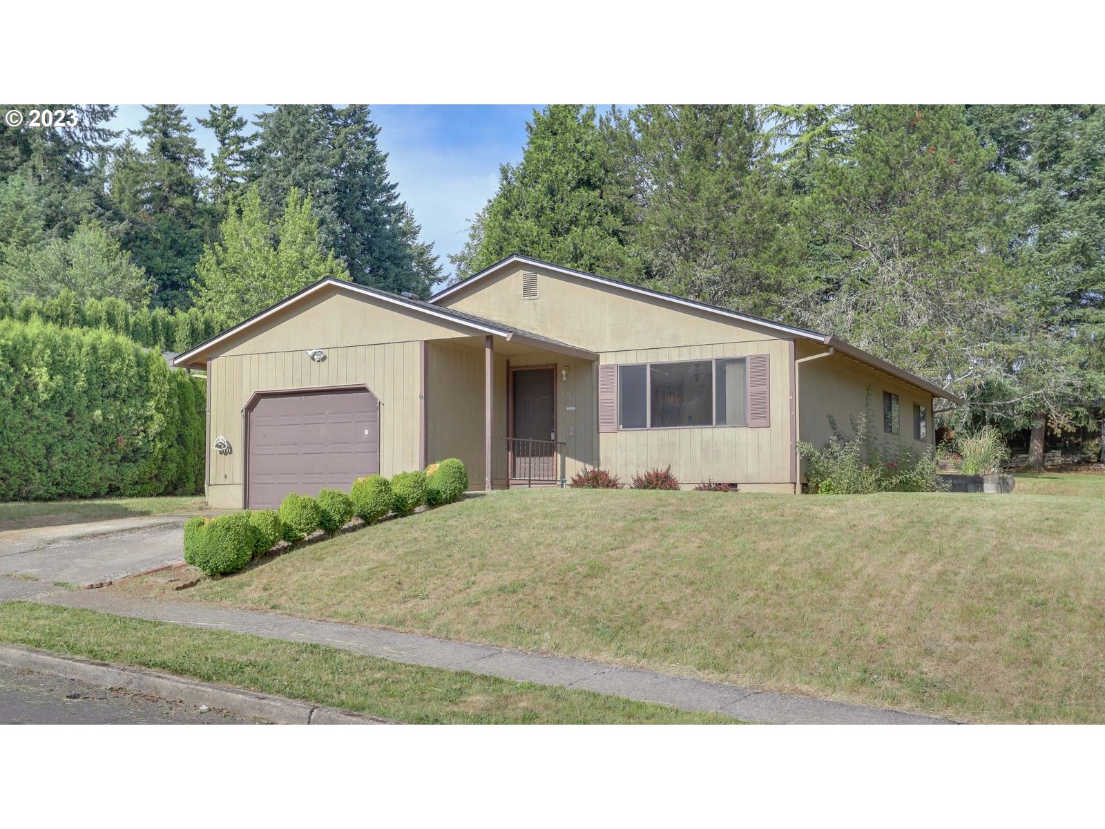 37665 Sandy Heights Street Sandy, OR 97055 - Photo 2 of 27 Gallery Image 2