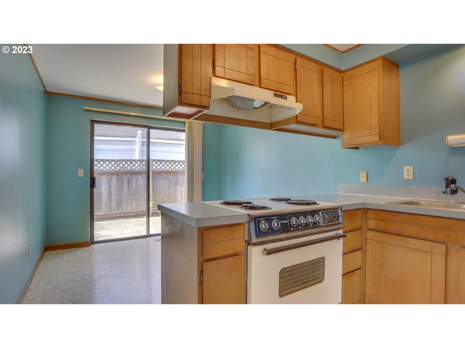 37665 Sandy Heights Street Sandy, OR 97055 - Photo 7 of 27 Kitchen/Dining Room