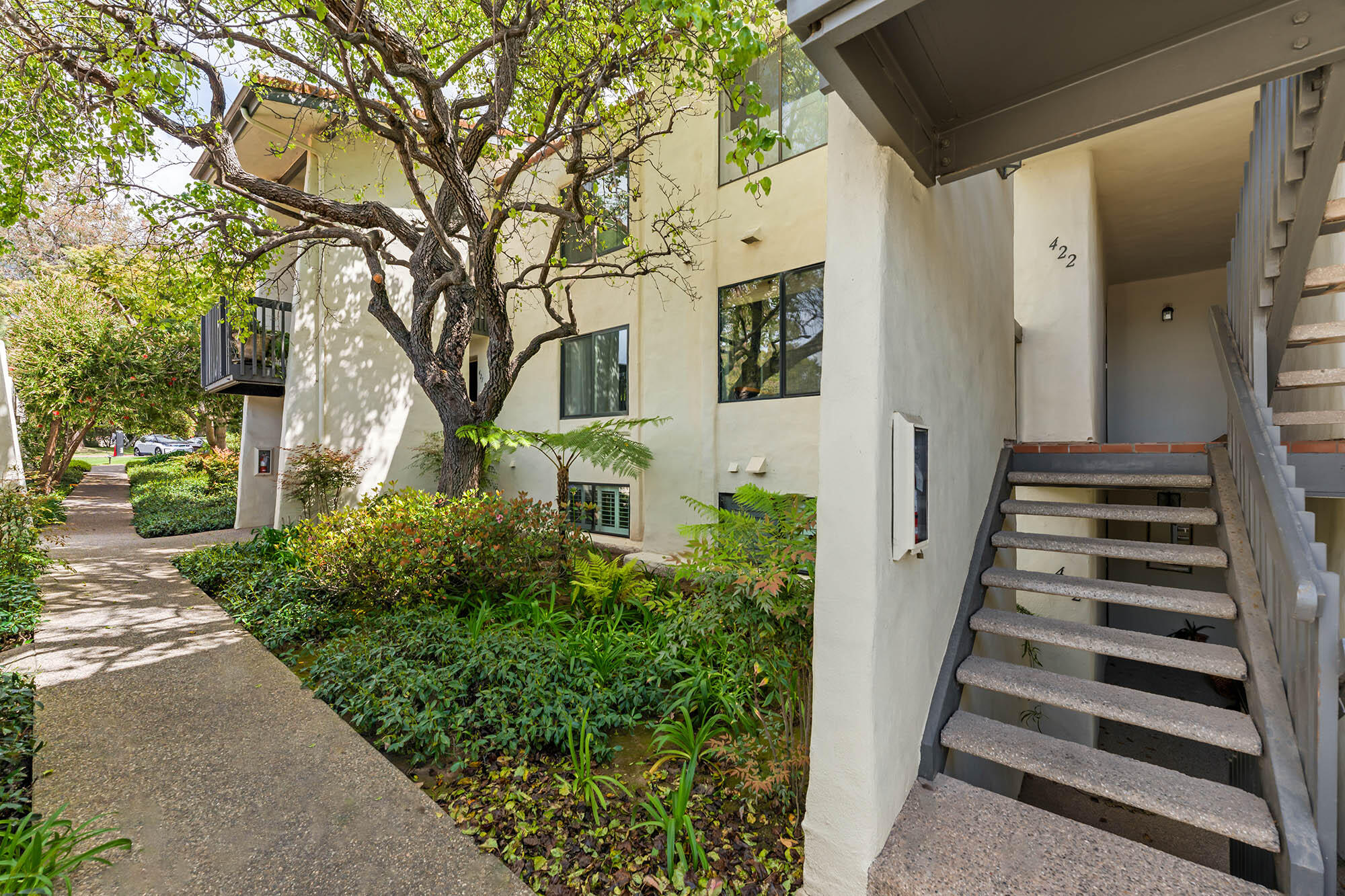 3375 Foothill Road, Unit 422 Carpinteria, CA 93013 - Photo 27 of 47 Entry - 3375 Foothill Rd 422