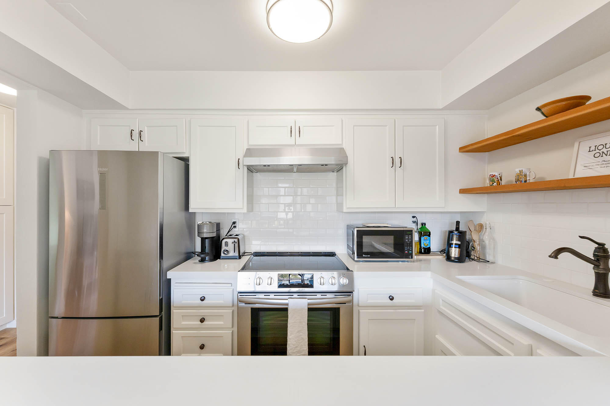 3375 Foothill Road, Unit 422 Carpinteria, CA 93013 - Photo 6 of 47 Kitchen bar - 3375 Foothill Rd 422
