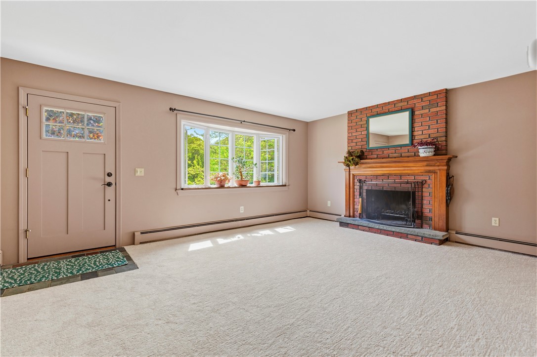 51 Quannacut Road Westerly, RI 02891 - Photo 4 of 38