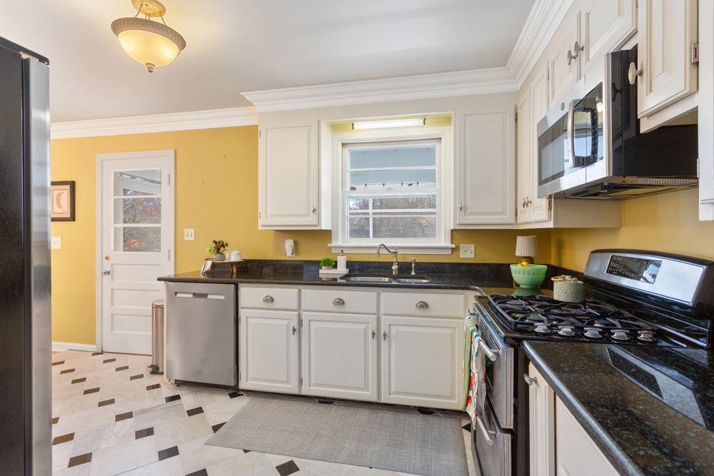 210 Edgewood Road Staunton, VA 24401 - Photo 20 of 41 a kitchen with stainless steel appliances a sink stove and cabinets