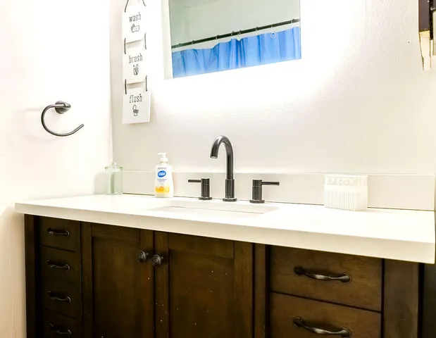 a close view of sink