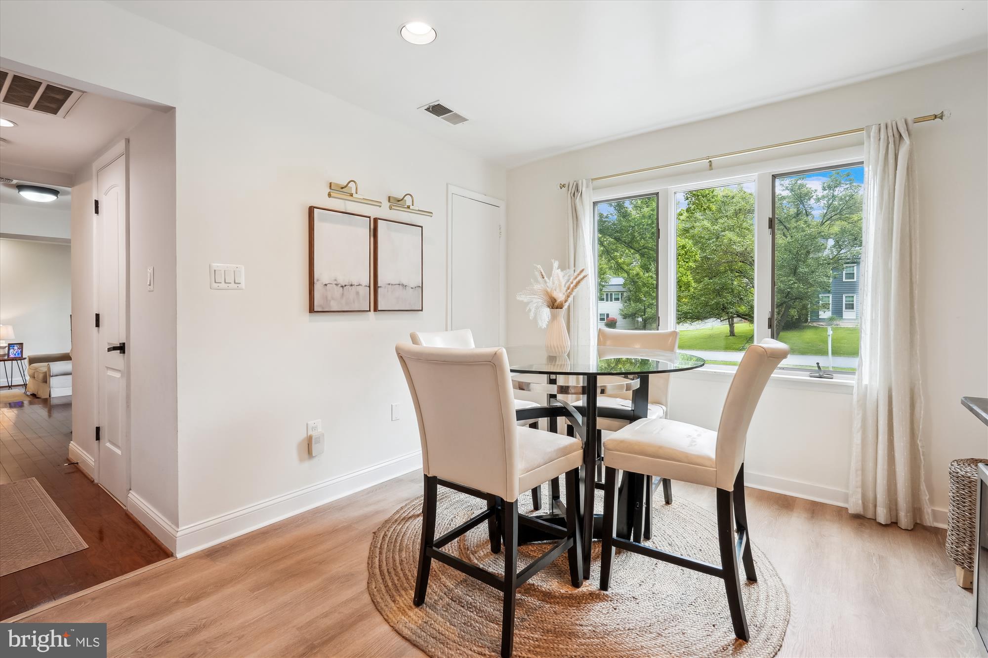15109 Watergate Road Silver Spring, MD 20905 - Photo 4 of 50 Eat in kitchen with bay window