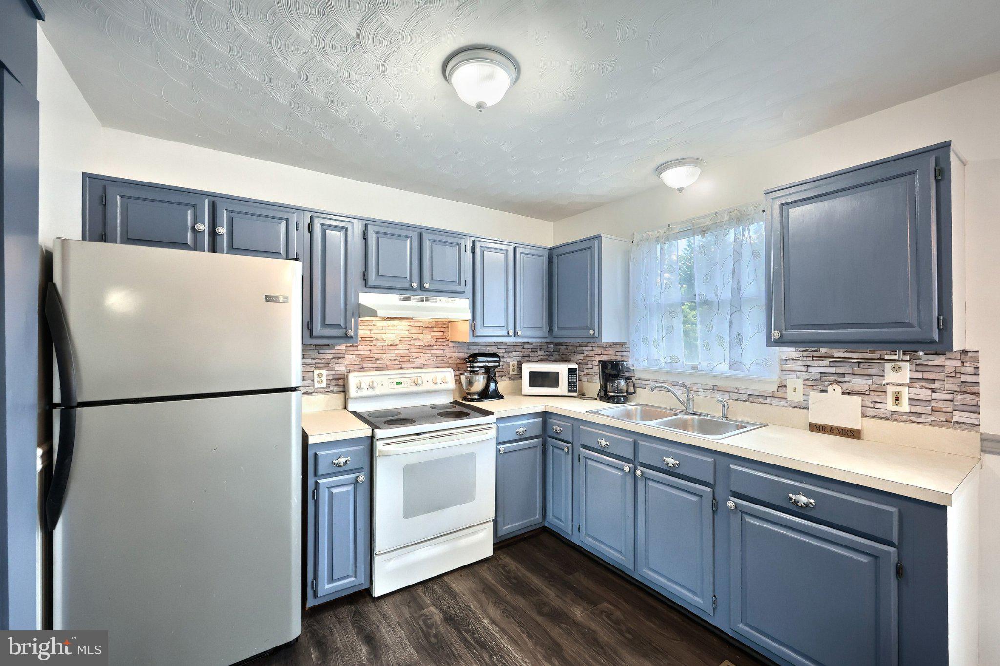 3116 Grandview Road Hanover, PA 17331 - Photo 9 of 35 Charming kitchen with modern flair.