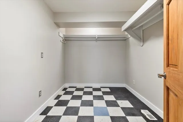 $3,000 | 117 Elm Street, Unit 1, Amesbury, MA 01913