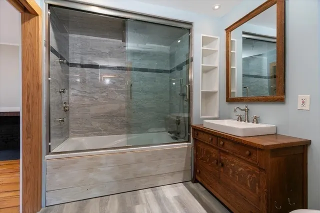 $3,000 | 117 Elm Street, Unit 1, Amesbury, MA 01913