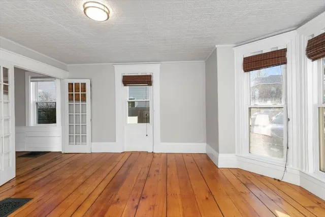 $3,000 | 117 Elm Street, Unit 1, Amesbury, MA 01913