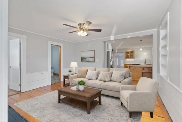 $3,000 | 117 Elm Street, Unit 1, Amesbury, MA 01913