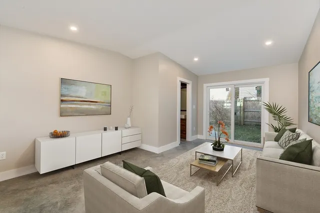 $3,000 | 117 Elm Street, Unit 1, Amesbury, MA 01913