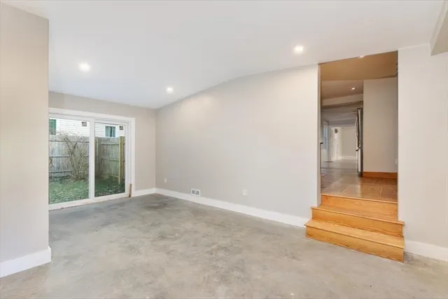 $3,000 | 117 Elm Street, Unit 1, Amesbury, MA 01913