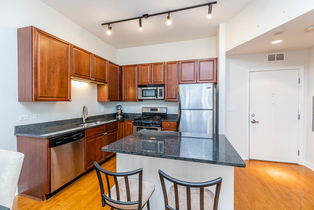 901 West Madison Street, Unit 605 Chicago, IL 60607 - Photo 14 of 34