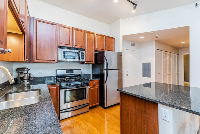 901 West Madison Street, Unit 605 Chicago, IL 60607 - Photo 18 of 34