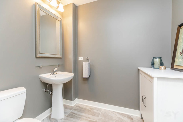 901 West Madison Street, Unit 605 Chicago, IL 60607 - Photo 19 of 34