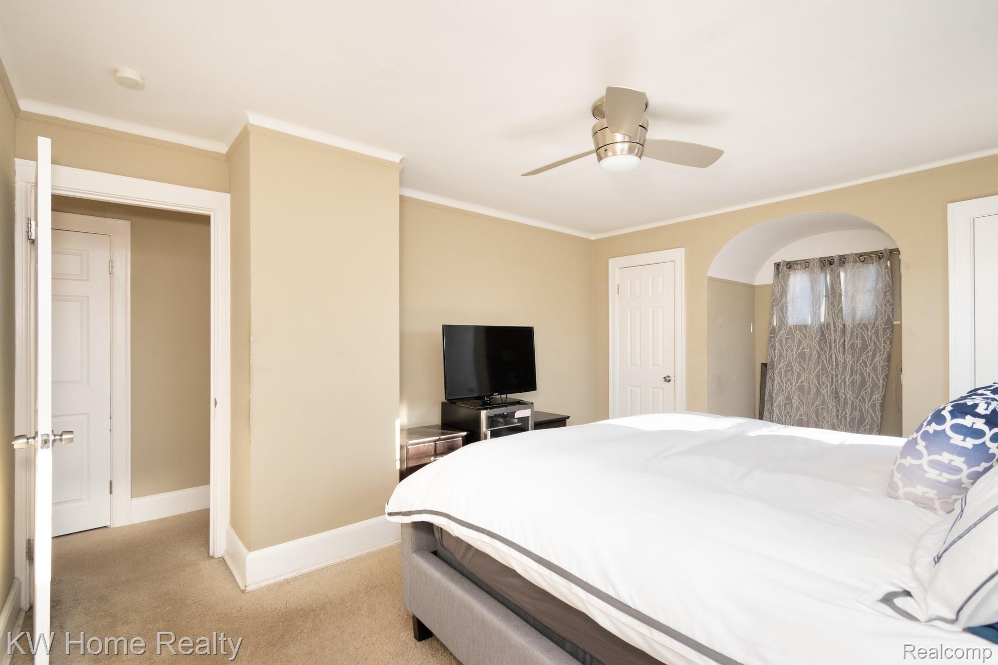 16770 Huntington Road Detroit, MI 48219 - Photo 21 of 30 Master Bedroom - 2